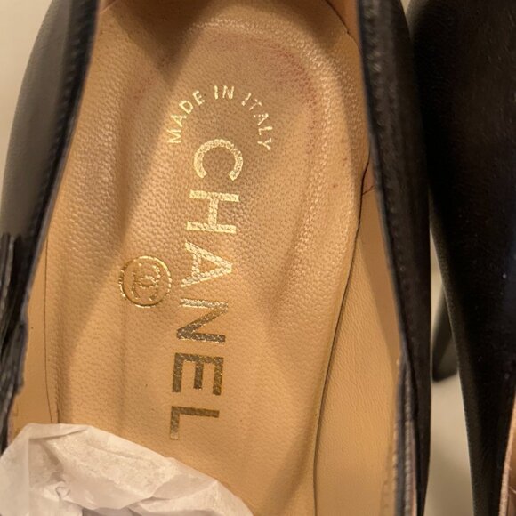 CHANEL T Strap Mary Jane Cap Toe Heels Black Tan Leather CC Logo Pumps 38.8 US8 - Picture 10 of 16